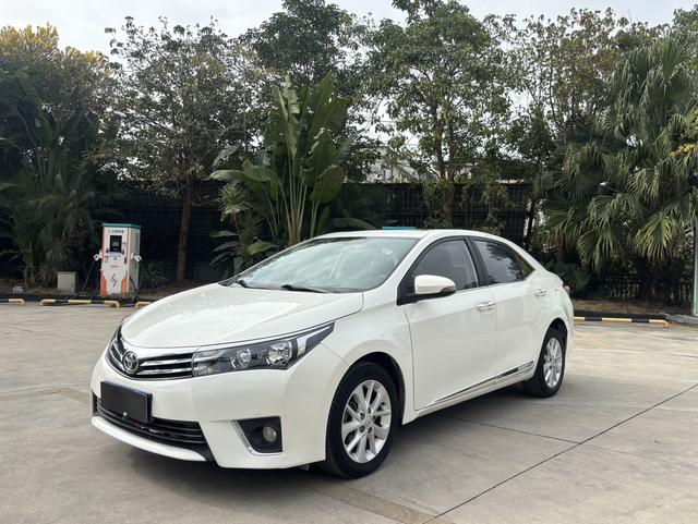 Toyota Corolla 2014 1.6L CVT GL -i натуральная кожа Edition – фото 1