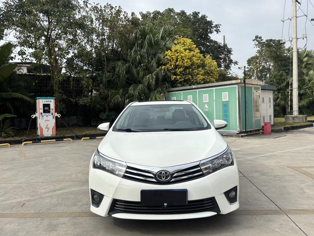 Toyota Corolla 2014 1.6L CVT GL -i натуральная кожа Edition – фото 2