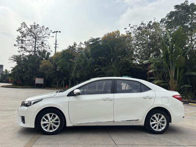 Toyota Corolla 2014 1.6L CVT GL -i натуральная кожа Edition – фото 4