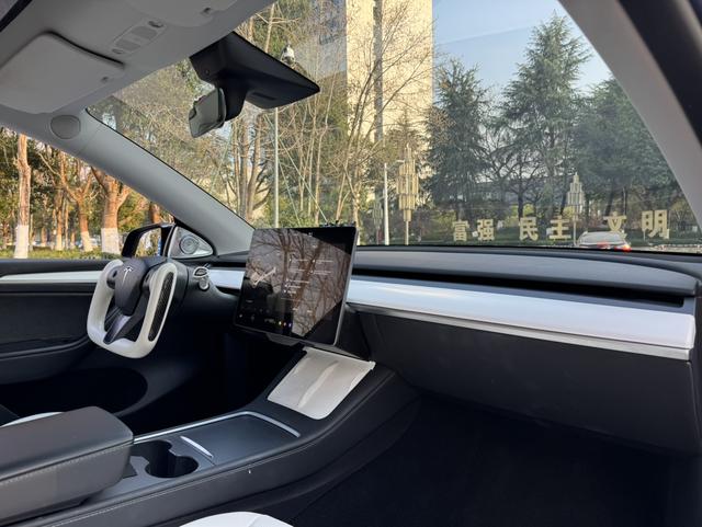 Tesla Model Y 2022 RWD – фото 8