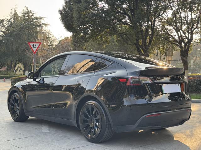 Tesla Model Y 2022 RWD – фото 9