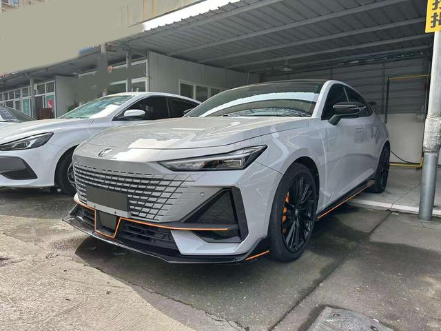 Changan UNI-V 2022 1.5T Sport – фото 1