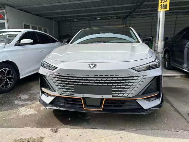 Changan UNI-V 2022 1.5T Sport – фото 2
