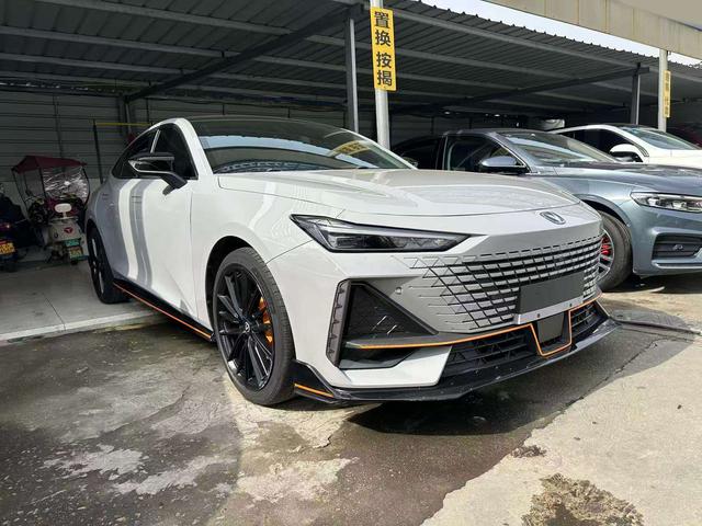 Changan UNI-V 2022 1.5T Sport – фото 3