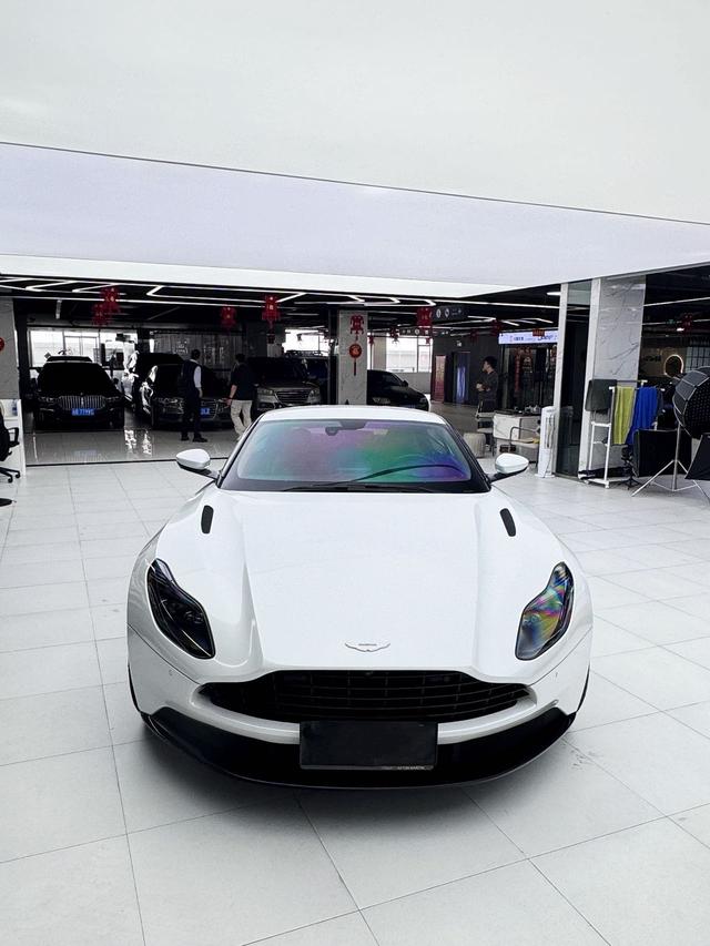 Aston Martin DB11 Модель 2019 года 4.0T V8 Coupe