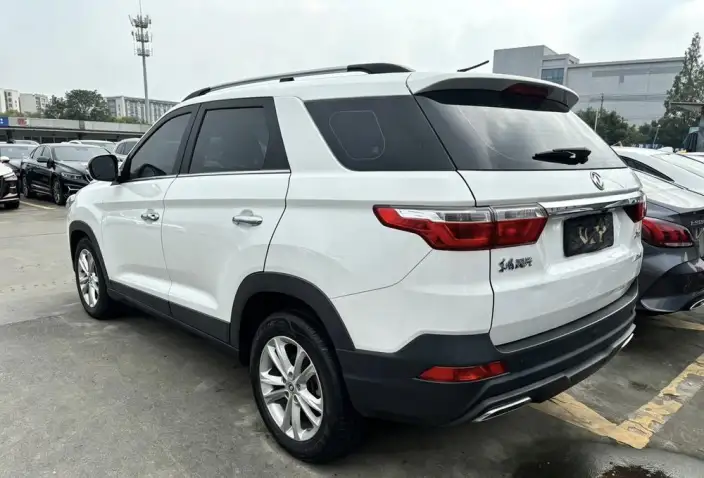 Fengguang S560 2021 Model Facelift 1.5T CVT Elite Model 7 seat