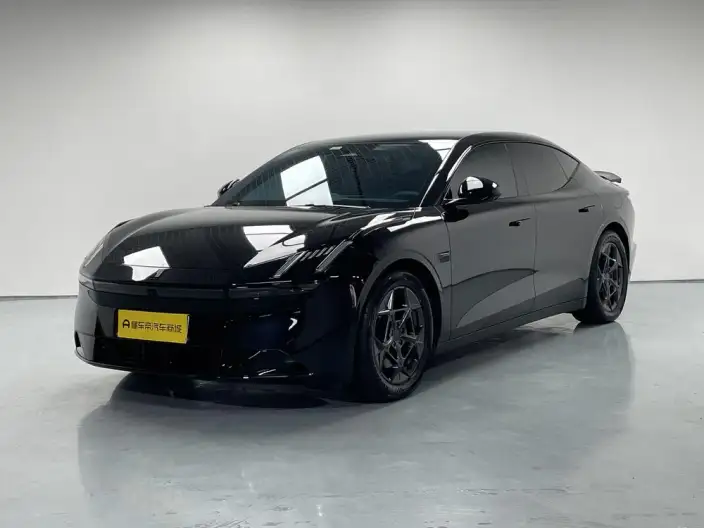 **Lynk & Co Z10** 2024 Model 95kWh 766km Rear Drive Max