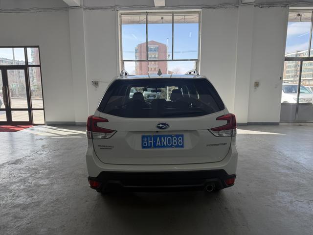 Subaru Forester 2022 2.0i AWD Luxury EyeSight – фото 5