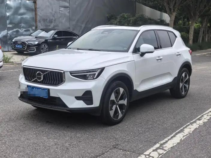 Volvo XC40 2023 Model B4 4WD Smart Range Deluxe Edition