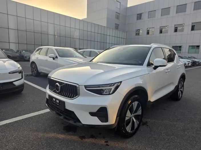 Volvo XC40 2024 Model B3 Smart Range Deluxe Edition