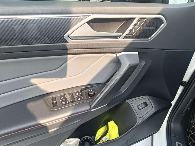 Volkswagen Tiguan L Раздел 2023 380TSI 4WD R-Line Ultimate Edition 7 seat – фото 3
