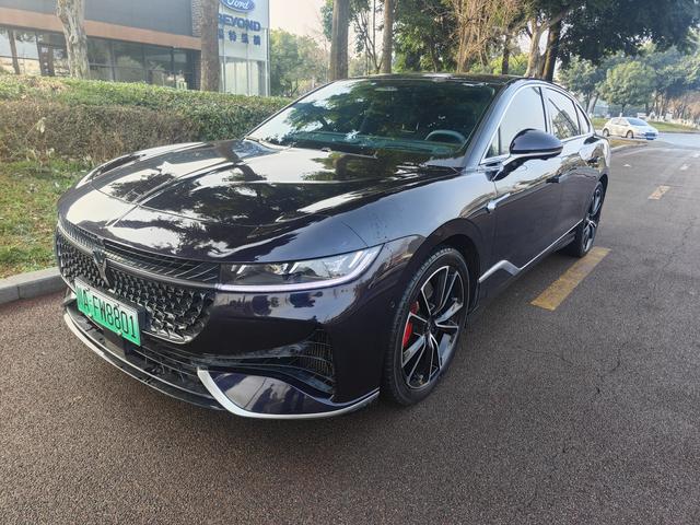 VOYAH Pursuit PHEV 2024 модификация Ultra-long Endurance 4WD Ultimate Edition