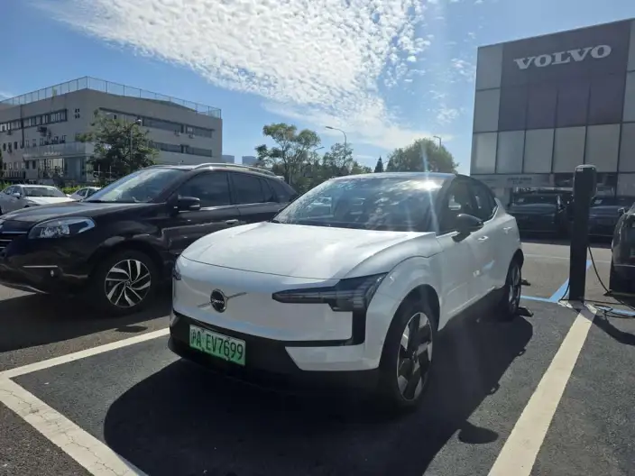 Volvo EX30 2025 Model Rear Drive Long Battery Life Pro Edition Ultra