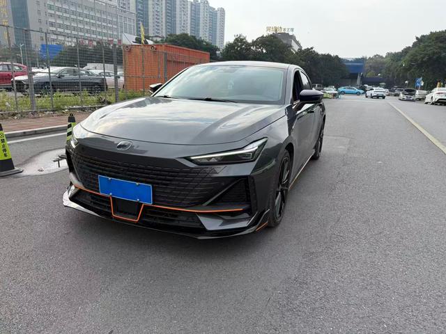 Changan UNI-V 2023 1.5T Sport – фото 1