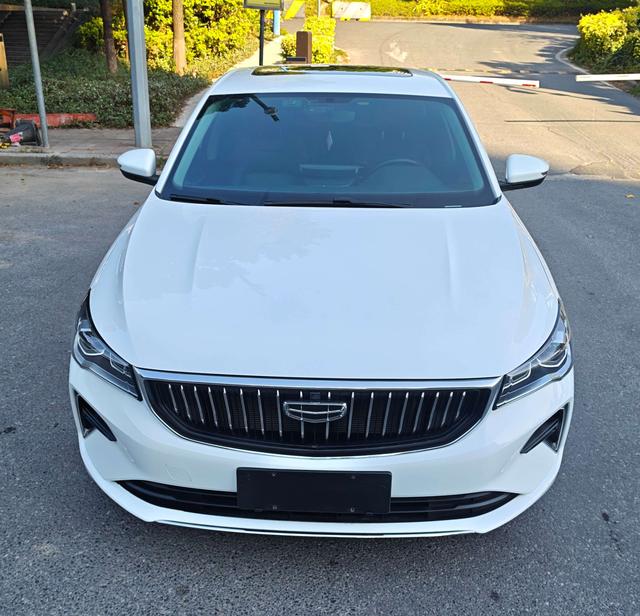 Geely Emgrand 2022 4th Gen 1.5L CVT Premium – фото 2