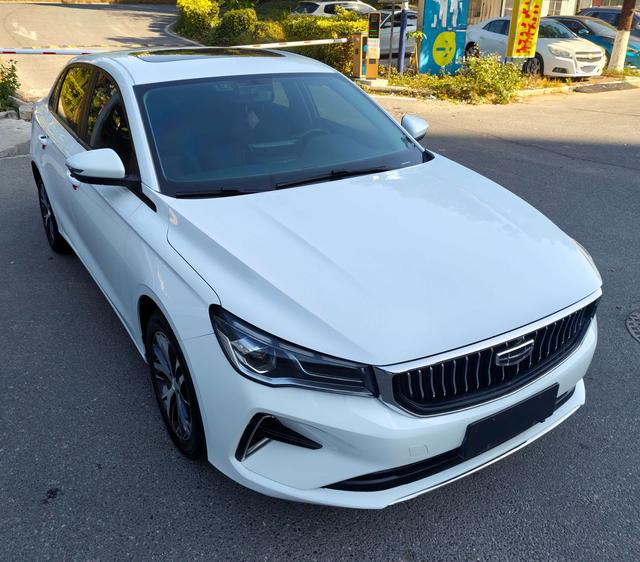 Geely Emgrand 2022 4th Gen 1.5L CVT Premium – фото 3