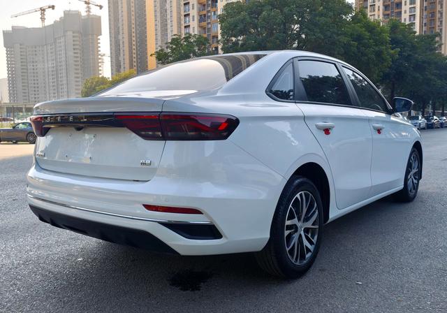 Geely Emgrand 2022 4th Gen 1.5L CVT Premium – фото 9