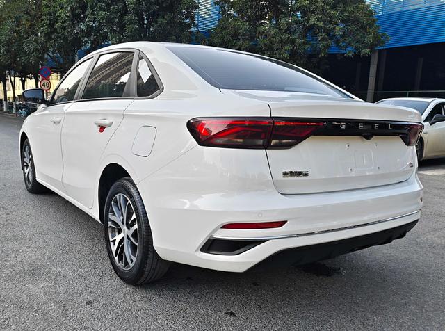 Geely Emgrand 2022 4th Gen 1.5L CVT Premium – фото 10
