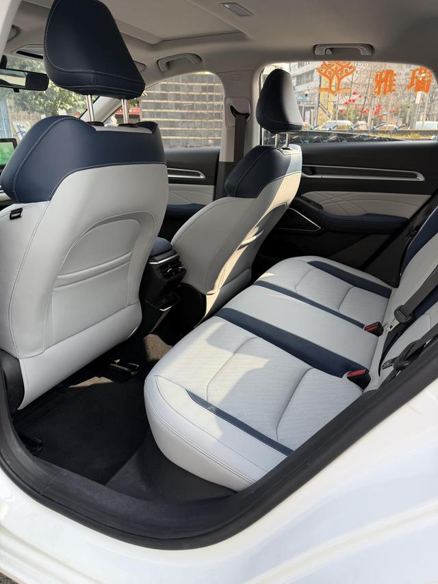 Geely Emgrand 2022 4th Gen 1.5L CVT Flagship – фото 6