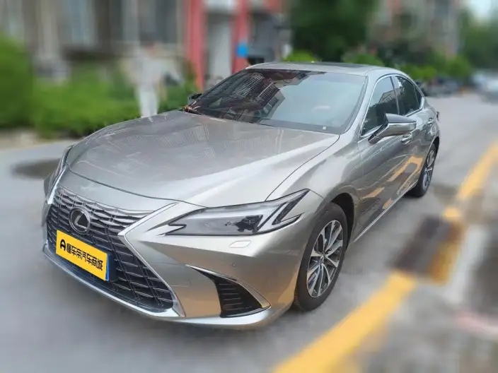 Lexus ES 2025 Model 200 Premium