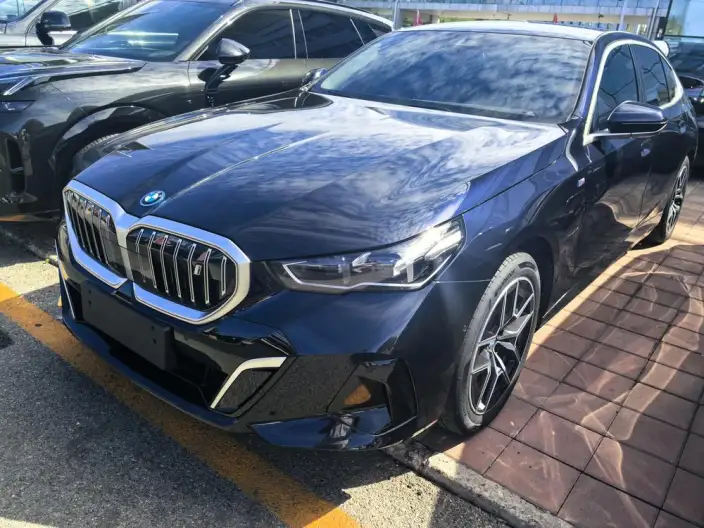 BMW i5 2025 Model Facelift eDrive35L M Sports Set