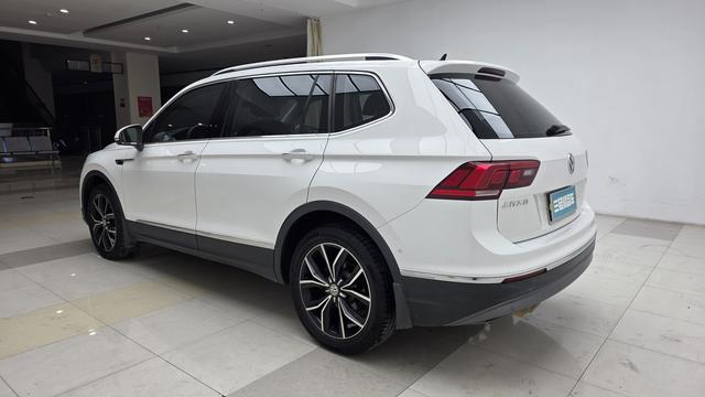 Volkswagen Tiguan L Модель 2020 года 330TSI автоматическое 2WD Smart Dynamic Deluxe Edition National V – фото 5