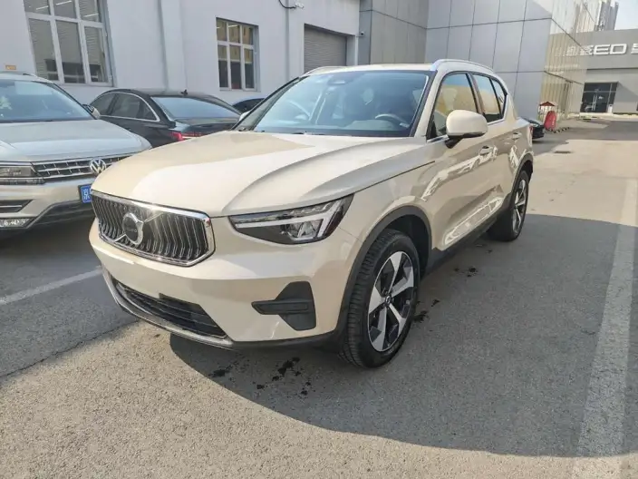 Volvo XC40 2025 Model B4 4WD Smart Range Deluxe Edition