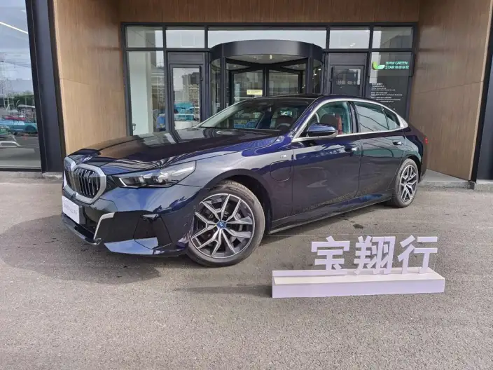BMW i5 2025 Model eDrive35L Luxury Set