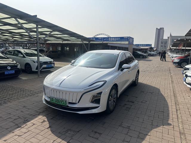 Hongqi E-QM5 2024 модификация 610KM PLUS Edition 100kW – фото 1