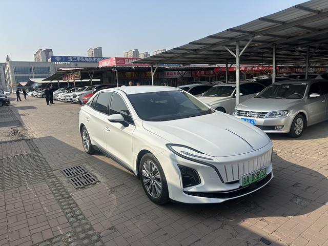 Hongqi E-QM5 2024 модификация 610KM PLUS Edition 100kW – фото 3