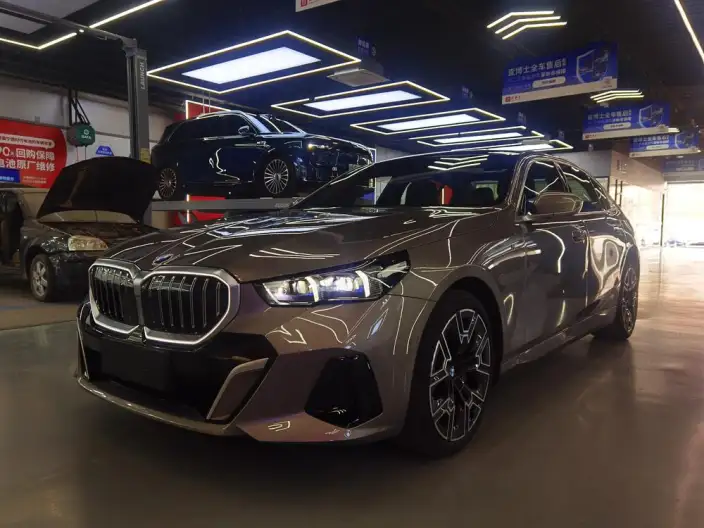 BMW 5 Series 2025 Model 530Li Exclusive Model M Sports Set