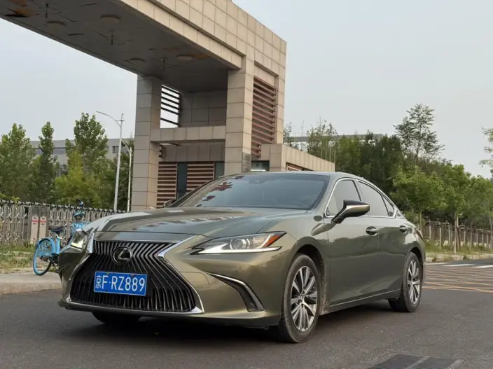Lexus ES 2020 Model 200 Superior Edition China VI