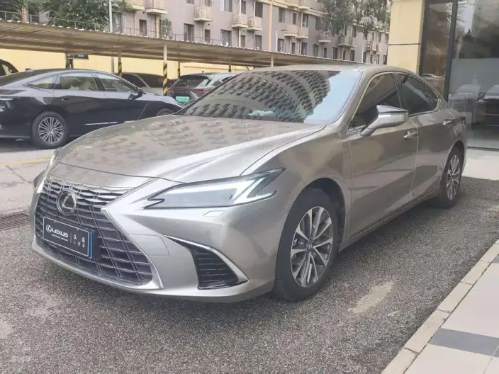 Lexus ES 2025 Model 200 Premium