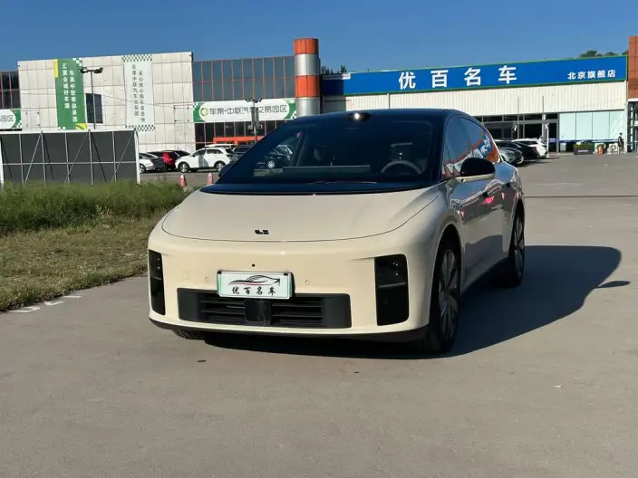 Li Auto i6 2025 Model 4WD Standard Edition