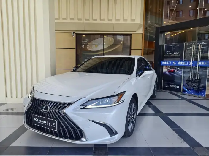 Lexus ES 2022 Model 300h Superior Edition