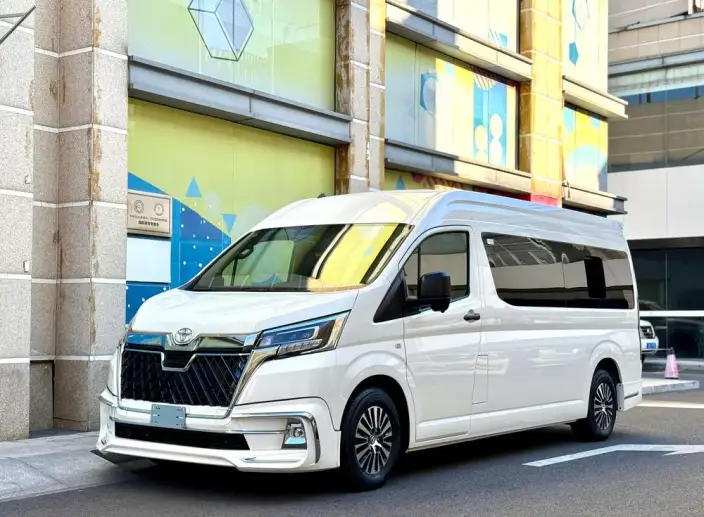 Hiace 2022 Model 3.5L Automatic Rear Drive 7 seat Parallel Imported