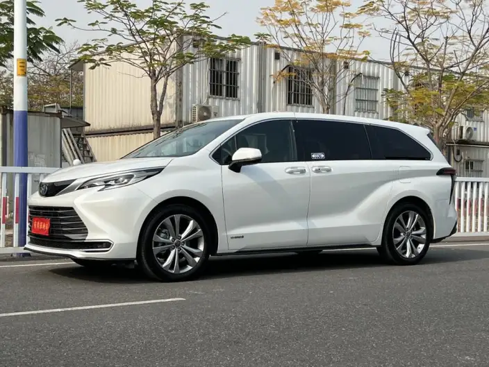 Toyota Sienna 2023 Model Hybrid 2.5L Premium Edition