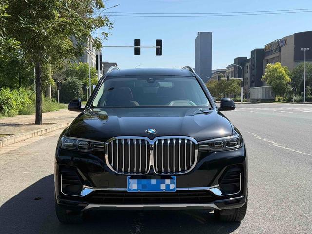 BMW X7 2022 xDrive40i Leading Luxury Package – фото 2