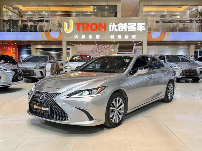 Lexus ES 2020 Model 300h Superior Edition China VI