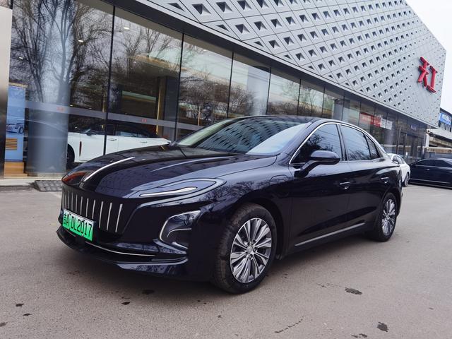 Hongqi E-QM5 2024 модификация 500KM Travel Edition 100kW – фото 1