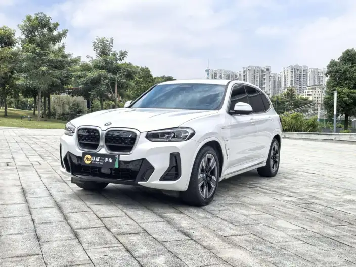 BMW iX3 2024 Model Leading Model