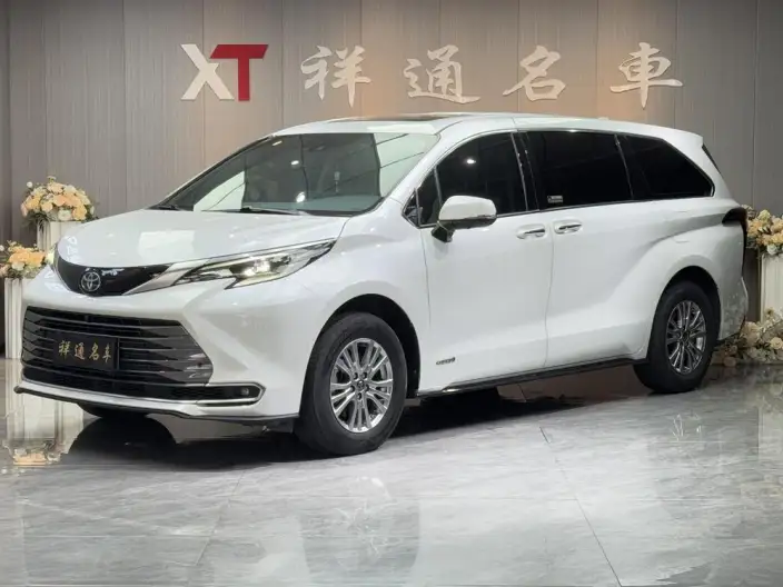 Toyota Sienna 2021 Model 2.5L Hybrid Deluxe Edition