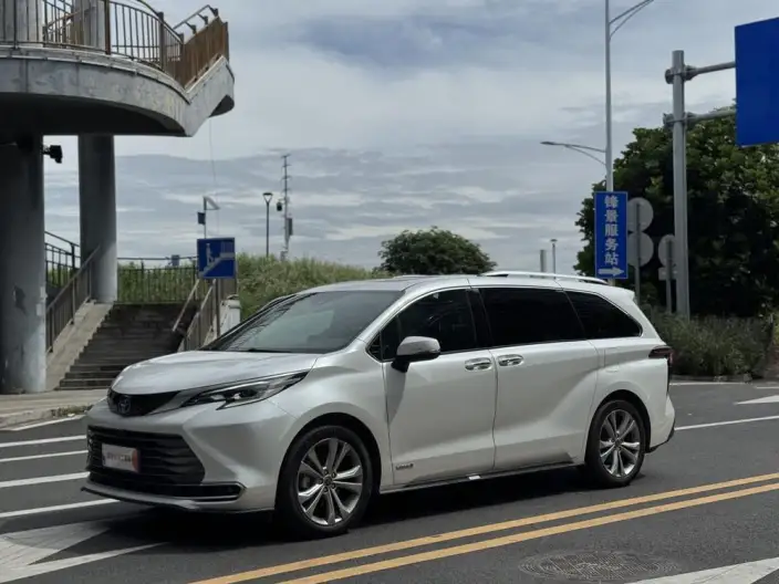 Toyota Sienna 2023 Model Hybrid 2.5L Supreme Edition