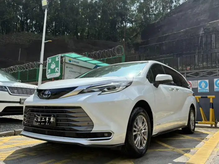 Toyota Sienna 2021 Model 2.5L Hybrid Premium Edition