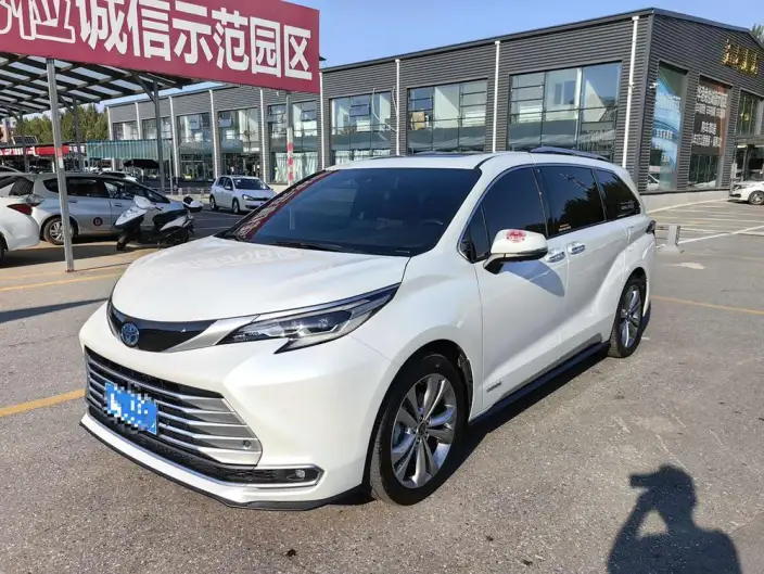 Toyota Sienna 2023 Model Hybrid 2.5L Platinum edition
