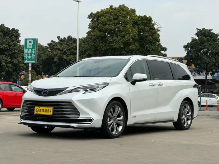 Toyota Sienna 2021 Model 2.5L Hybrid Premium Edition