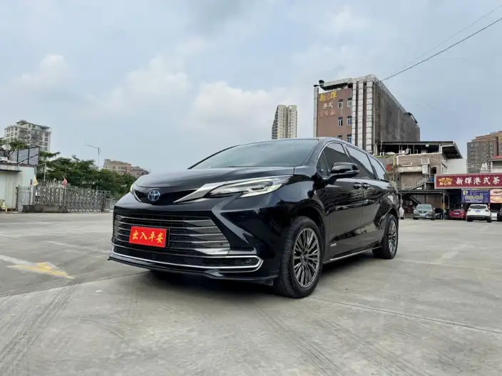 Toyota Sienna 2021 Model 2.5L Hybrid Deluxe Edition