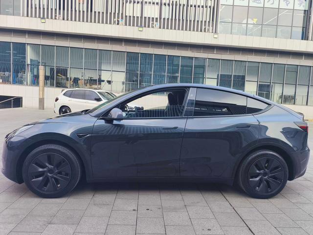 Tesla Model Y 2024 RWD – фото 3