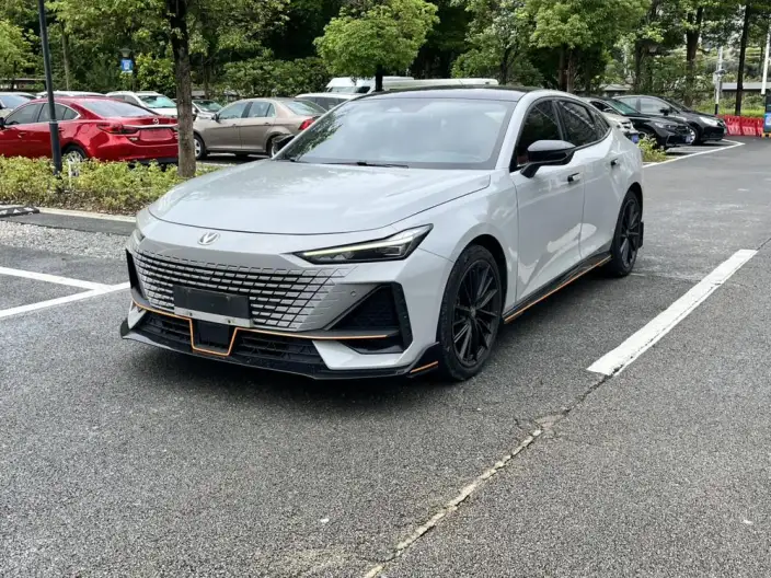 Changan UNI-V 2022 Model 1.5T Sports Edition – фото 1