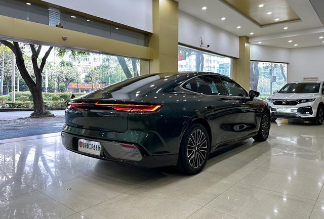 Geely Galaxy E8 PHEV 2025 130km EM-i Prestige Edition – фото 3